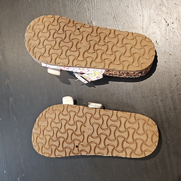 Girls slides - Picture 3 of 5